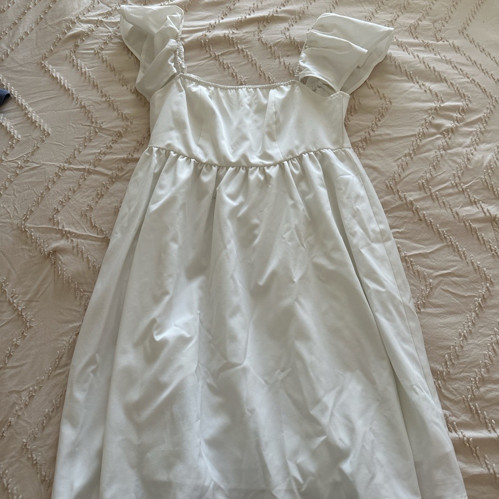 Elegant White Dress with Puff Sleeves
